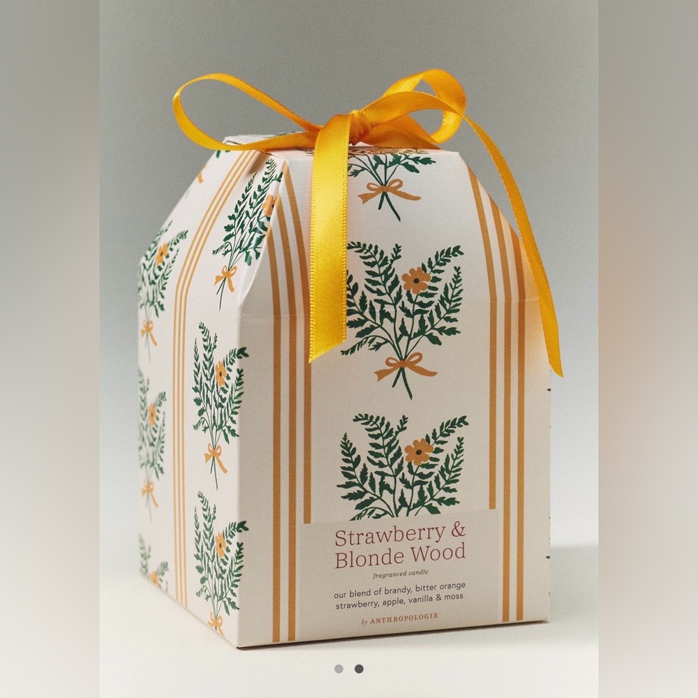 Anthropologie Spring Cottage Fruity Strawberry & Blonde Wood Boxed Candle, NWT - Picture 2 of 2